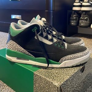 EXCELLENT condition Jordan 3 pine green- size 13